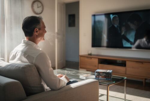 découvrez notre sélection des 10 meilleures séries tv incontournables pour les fans de suspense, avec des intrigues captivantes et des rebondissements à couper le souffle.